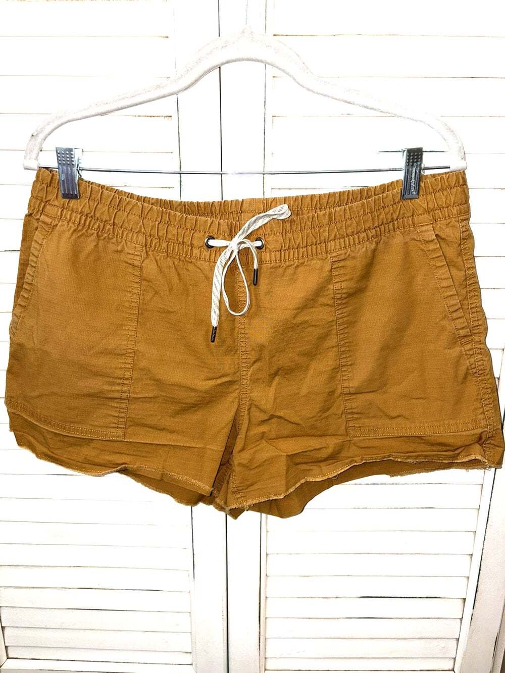 Vuori Women's Ripstop Shorts Mustard Brown Tan Size Large